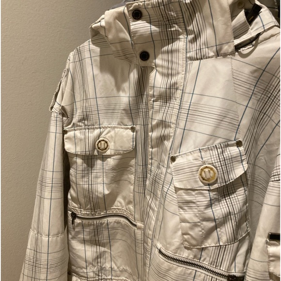 Empyre snowboarding jacket never worn and flawless. - Picture 2 of 16